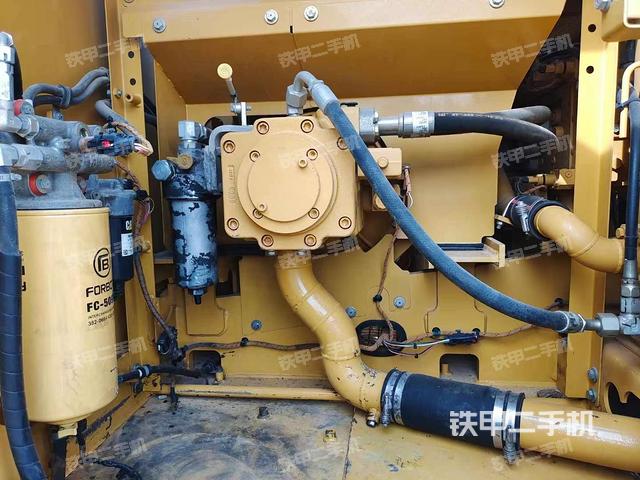 液壓泵艙室正面整體(整機外觀) 液壓泵艙室正面整體(整機外觀)