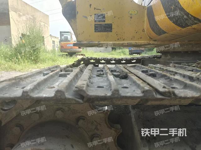 單側(cè)履帶整體（整機(jī)外觀）