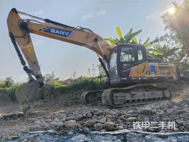 三一重工SY215H挖掘机的设备实拍-第3张实拍照片