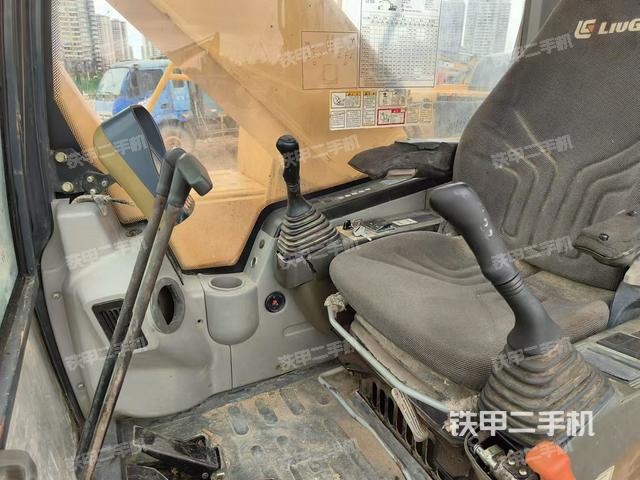 駕駛室整體（整機(jī)外觀）