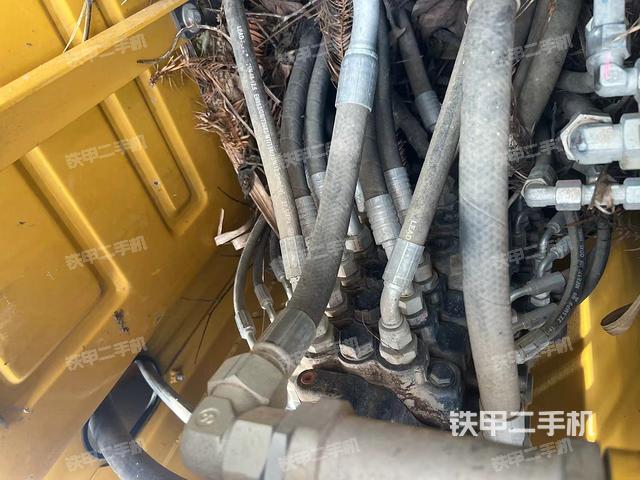 回轉(zhuǎn)馬達(dá)和主控閥(整機(jī)外觀) 回轉(zhuǎn)馬達(dá)和主控閥(整機(jī)外觀)