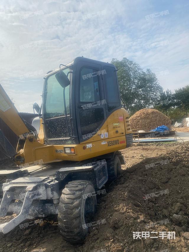 駕駛室頂部（整機(jī)外觀）