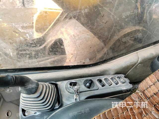 座椅右側(cè)控制臺(tái)/鑰匙門/油門/含右手柄（駕駛室部分）