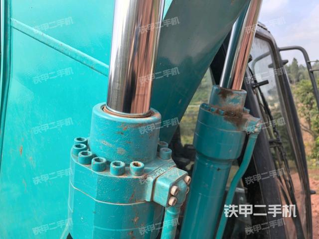 大臂油缸整體?豎拍(工作和回轉(zhuǎn)裝置) 大臂油缸整體?豎拍(工作和回轉(zhuǎn)裝置)