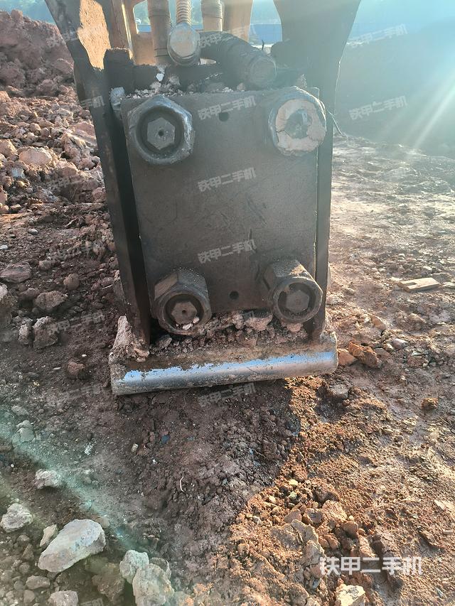 整機右后45°(設(shè)備外觀及核心部件) 整機右后45°(設(shè)備外觀及核心部件)