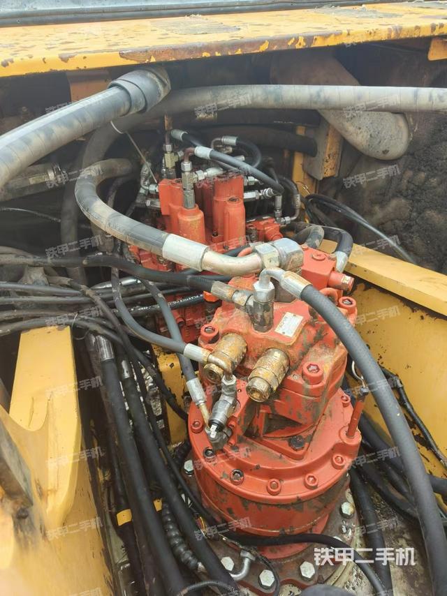 回轉(zhuǎn)馬達(dá)和主控閥（整機(jī)外觀）