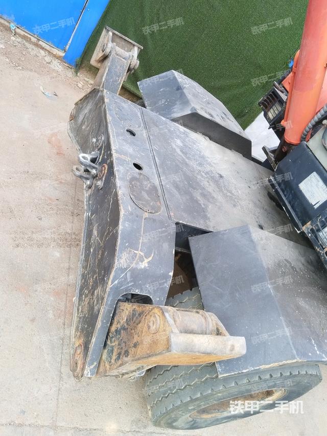 右驅(qū)動(dòng)輪（行走機(jī)構(gòu)）