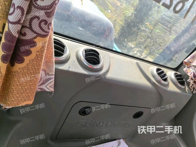 座椅后部(駕駛室部分) 座椅后部(駕駛室部分)