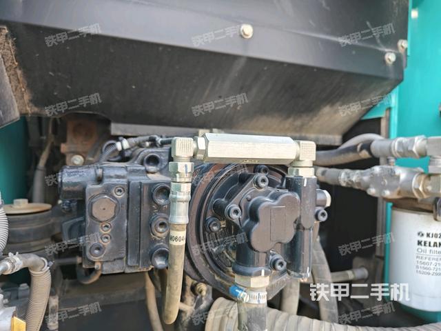 液壓泵艙室正面整體(整機(jī)外觀) 液壓泵艙室正面整體(整機(jī)外觀)