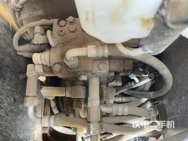 回轉(zhuǎn)馬達(dá)和主控閥（整機(jī)外觀）