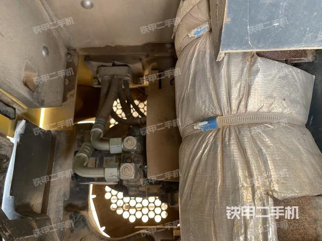 液壓泵艙室正面整體（整機(jī)外觀）