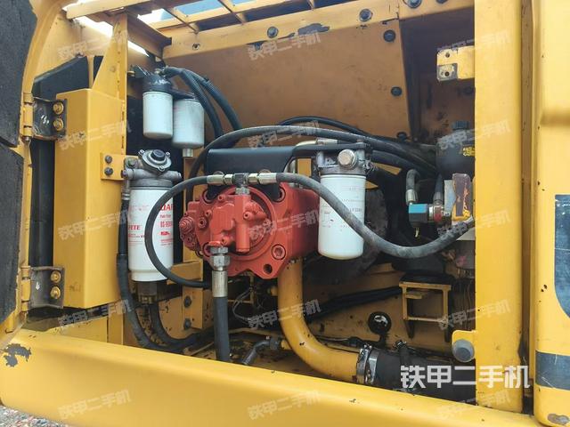 液壓泵艙室正面整體（整機(jī)外觀）