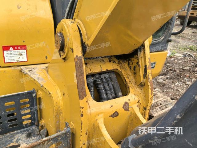 大臂根部?斜（工作和回轉(zhuǎn)裝置）