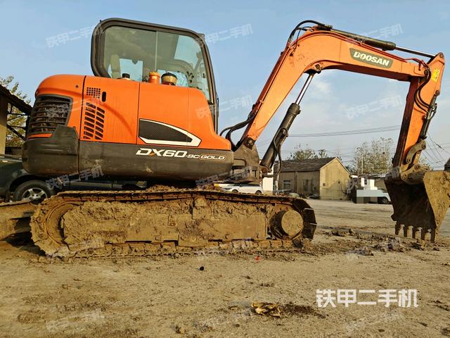 整機(jī)右后45°(整機(jī)外觀) 整機(jī)右后45°(整機(jī)外觀)