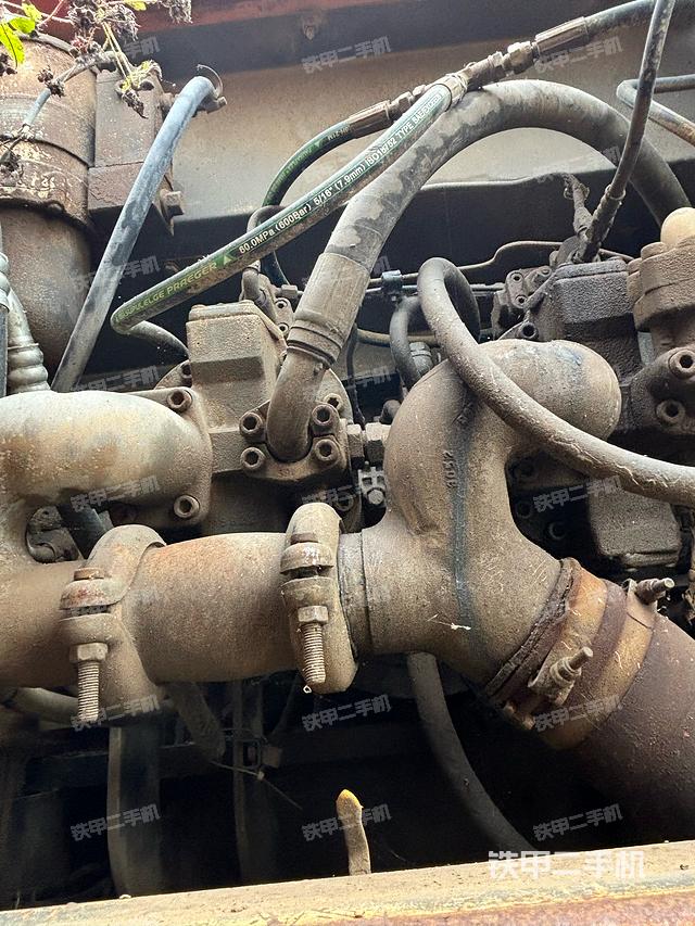 液壓泵艙室正面整體（整機(jī)外觀）