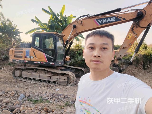 三一重工SY215H挖掘机的设备实拍-第1张实拍照片