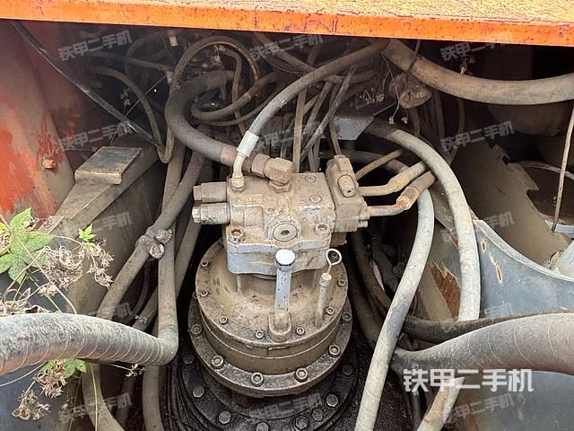 回轉(zhuǎn)馬達(dá)和主控閥（整機(jī)外觀）