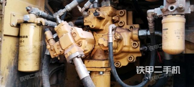 液壓泵艙室正面整體（整機(jī)外觀）