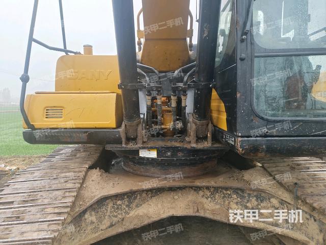 轉(zhuǎn)盤和下車架正前（工作和回轉(zhuǎn)裝置）