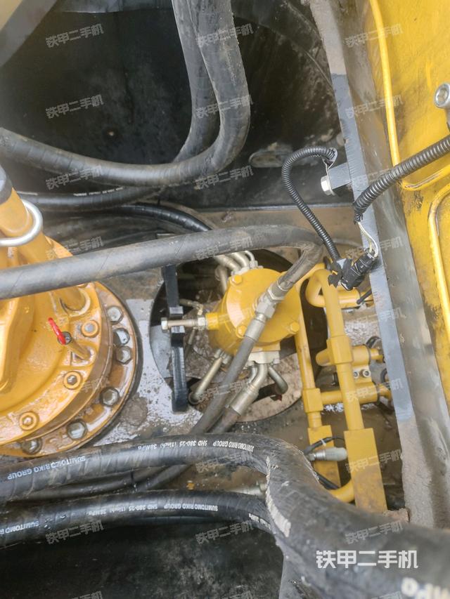 中央回轉(zhuǎn)接頭特寫（上車部件）