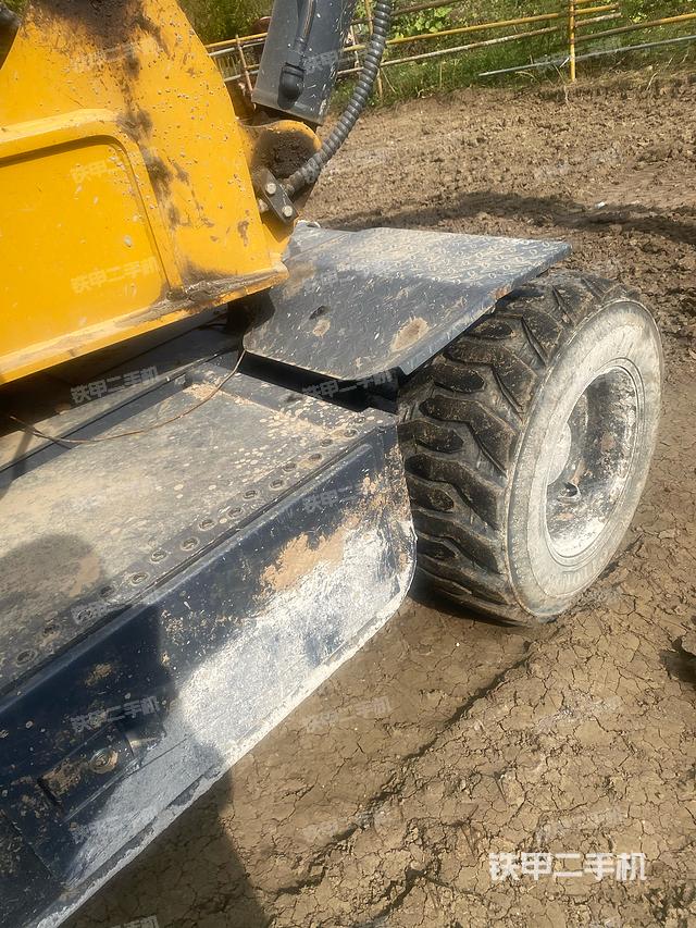 回轉(zhuǎn)馬達(dá)和主控閥（整機(jī)外觀）