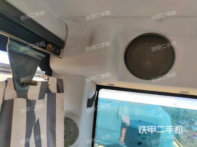 左后方玻璃角標(biāo)（駕駛室部分）