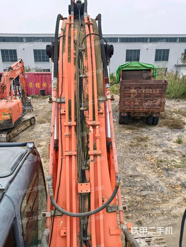 大臂背部俯視（工作和回轉(zhuǎn)裝置）