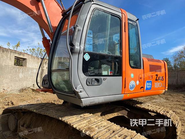 駕駛室整體(整機外觀) 駕駛室整體(整機外觀)