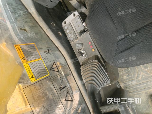 座椅左側(cè)控制臺/音響/含左手柄（駕駛室部分）