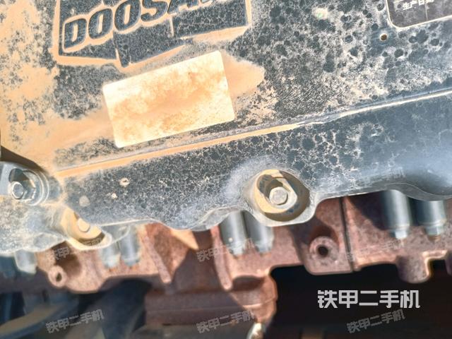 氣門(mén)室蓋螺絲特寫(xiě)（上車(chē)部件）