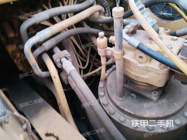 回轉(zhuǎn)馬達(dá)和主控閥（整機(jī)外觀）