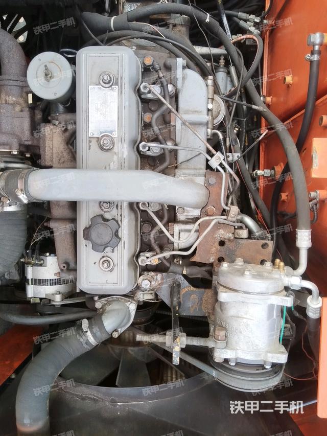 發(fā)動(dòng)機(jī)室（上車部件）