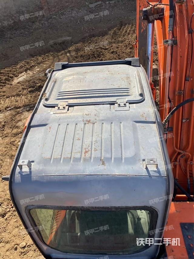 駕駛室頂部(整機外觀) 駕駛室頂部(整機外觀)