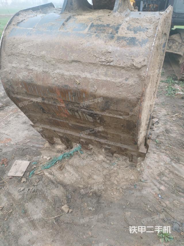 鏟斗右后整體（工作和回轉(zhuǎn)裝置）