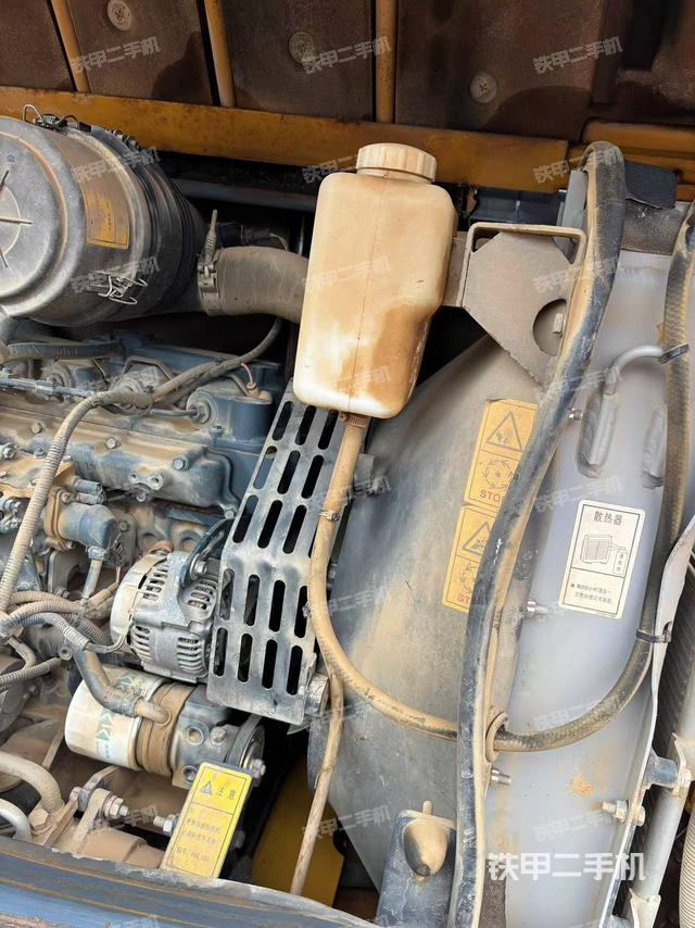 回轉(zhuǎn)馬達(dá)和主控閥（整機(jī)外觀）