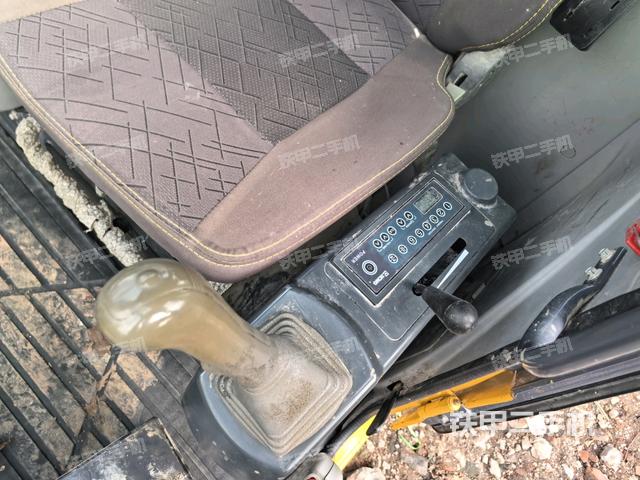 座椅左側(cè)控制臺/音響/含左手柄（駕駛室部分）