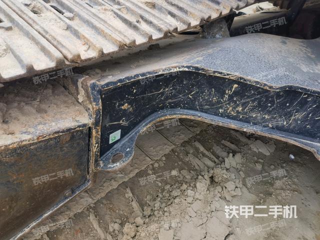 單側(cè)履帶整體(整機外觀) 單側(cè)履帶整體(整機外觀)