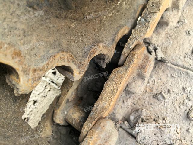 左側(cè)行走馬達蓋板（行走機構(gòu)）