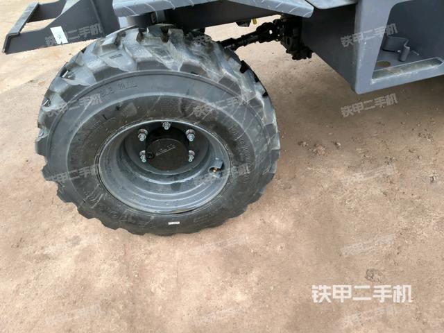 右驅(qū)動輪（行走機(jī)構(gòu)）