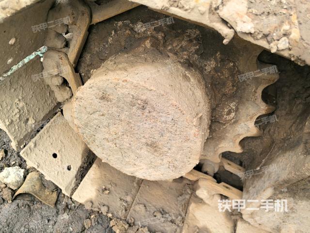 左驅(qū)動輪（行走機構(gòu)）