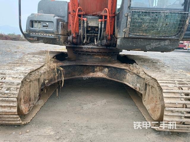 轉(zhuǎn)盤和下車架正前（工作和回轉(zhuǎn)裝置）