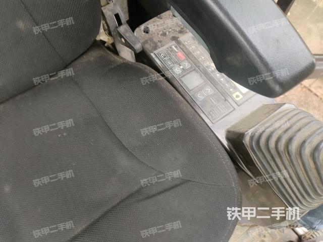 座椅右側(cè)控制臺/鑰匙門/油門/含右手柄（駕駛室部分）