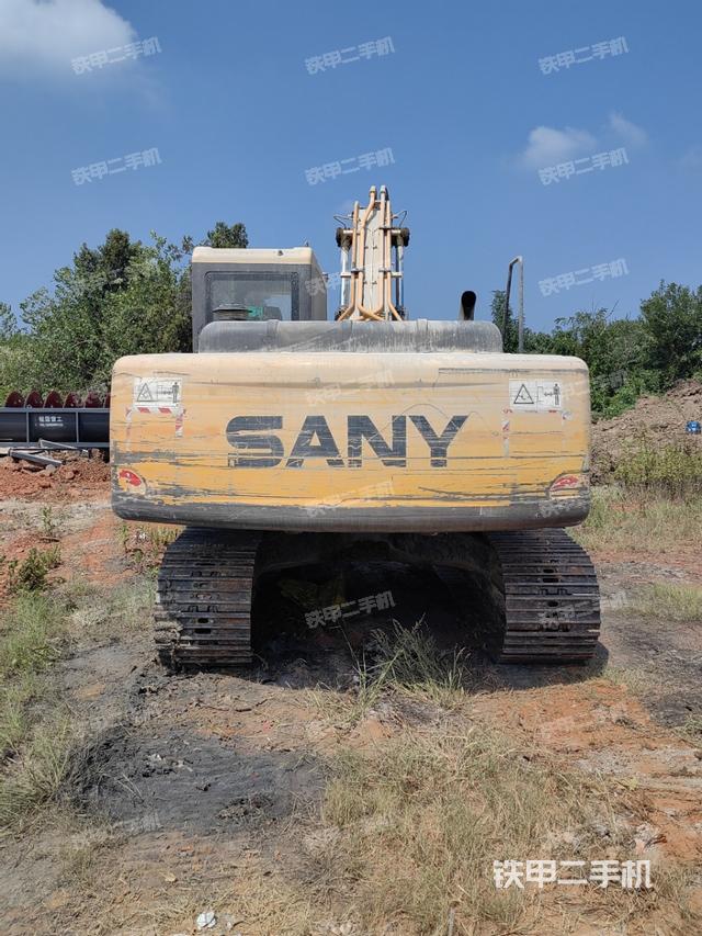 駕駛室頂部（整機外觀）