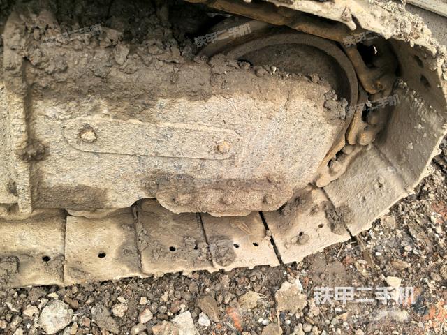 右驅(qū)動輪（行走機構(gòu)）