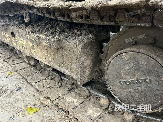 單側(cè)履帶整體(整機(jī)外觀(guān)) 單側(cè)履帶整體(整機(jī)外觀(guān))