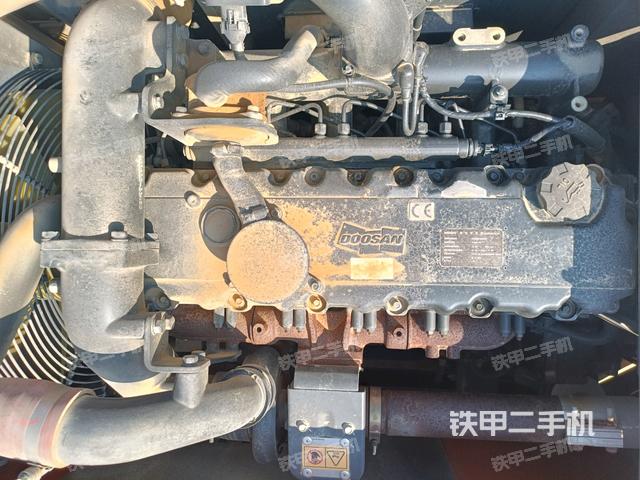 發(fā)動(dòng)機(jī)室（上車(chē)部件）