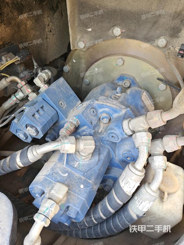 液壓泵艙室正面整體(整機(jī)外觀) 液壓泵艙室正面整體(整機(jī)外觀)
