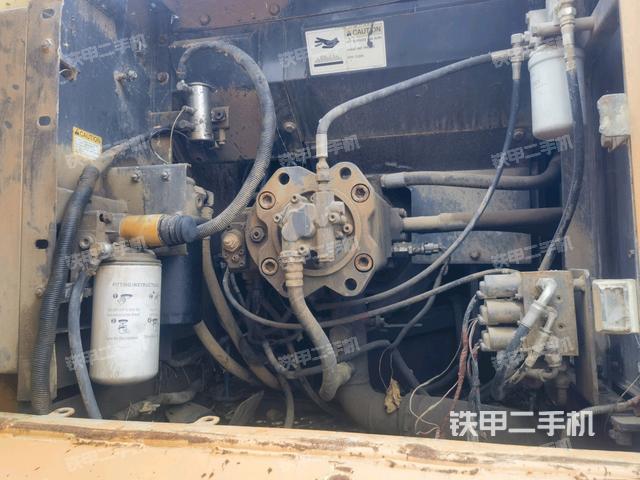 液壓泵艙室正面整體（整機(jī)外觀）