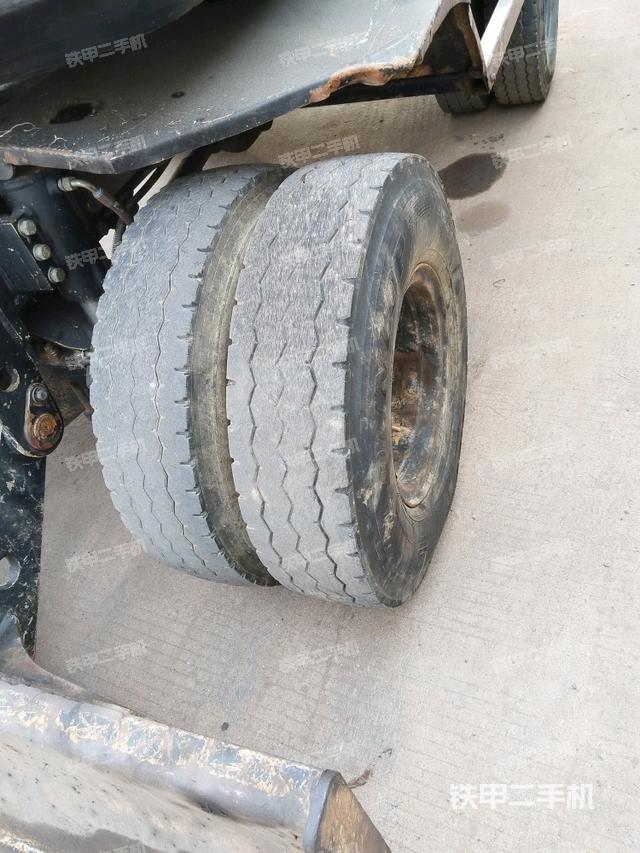 左驅(qū)動(dòng)輪（行走機(jī)構(gòu)）