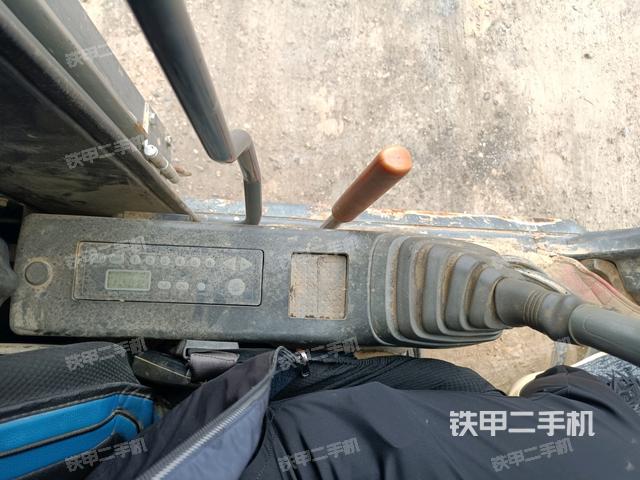 座椅左側(cè)控制臺/音響/含左手柄（駕駛室部分）